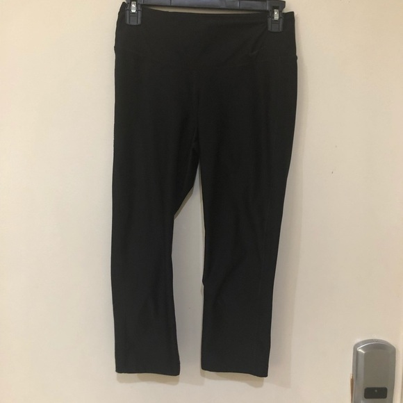 Nike Dri-Fit Black Capris Size Small - Picture 1 of 8